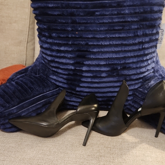 Steve Madden Elegant Black Heels - Picture 5 of 6